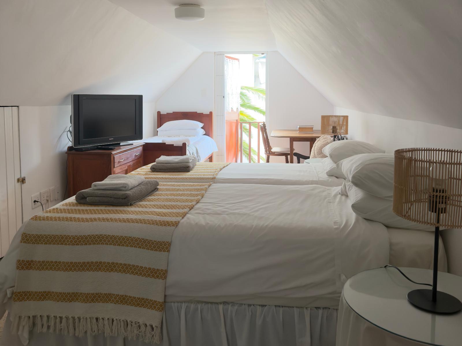 Room 1 — Photo of the whole room