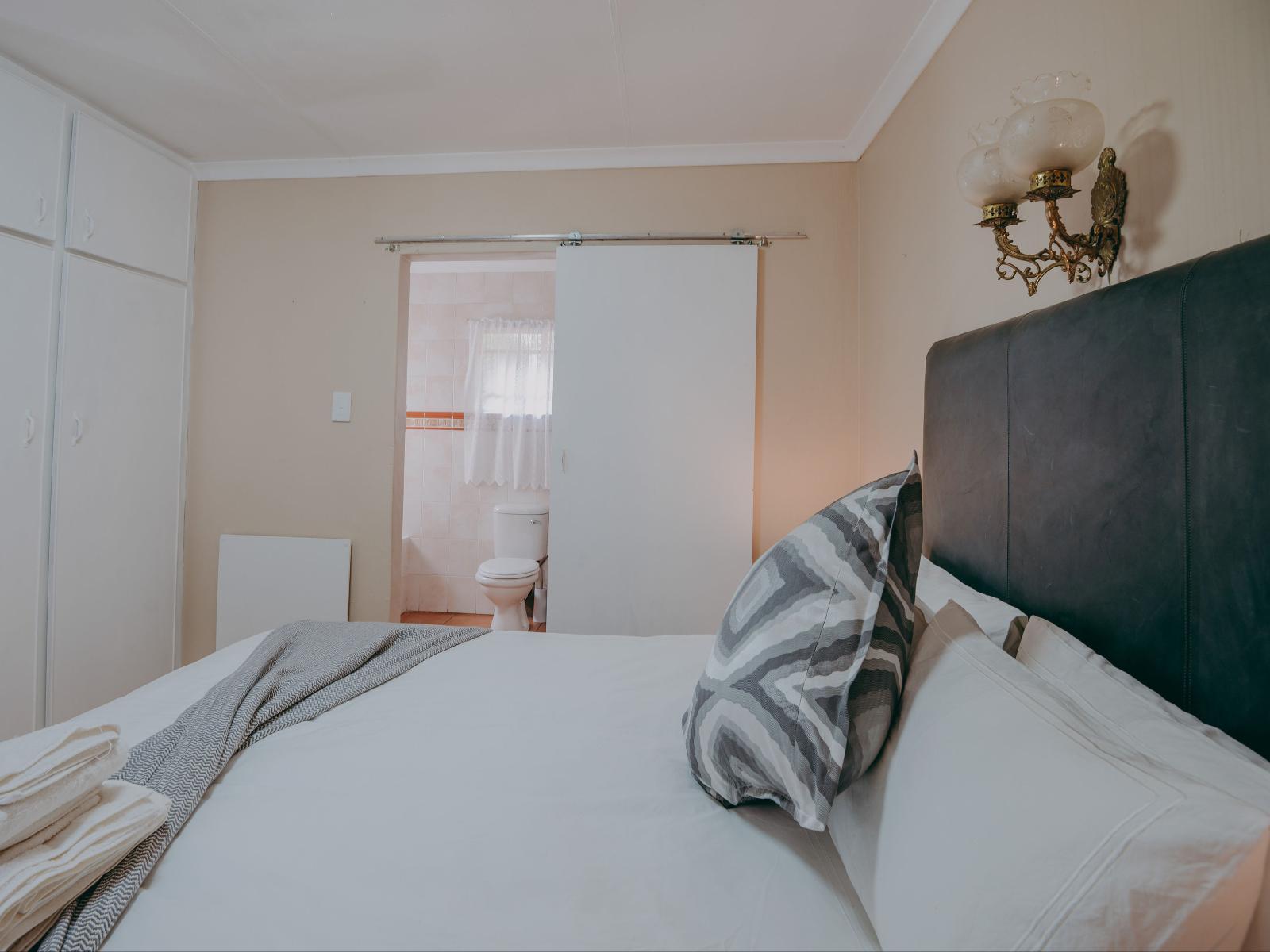 Room 4 — Photo of the whole room