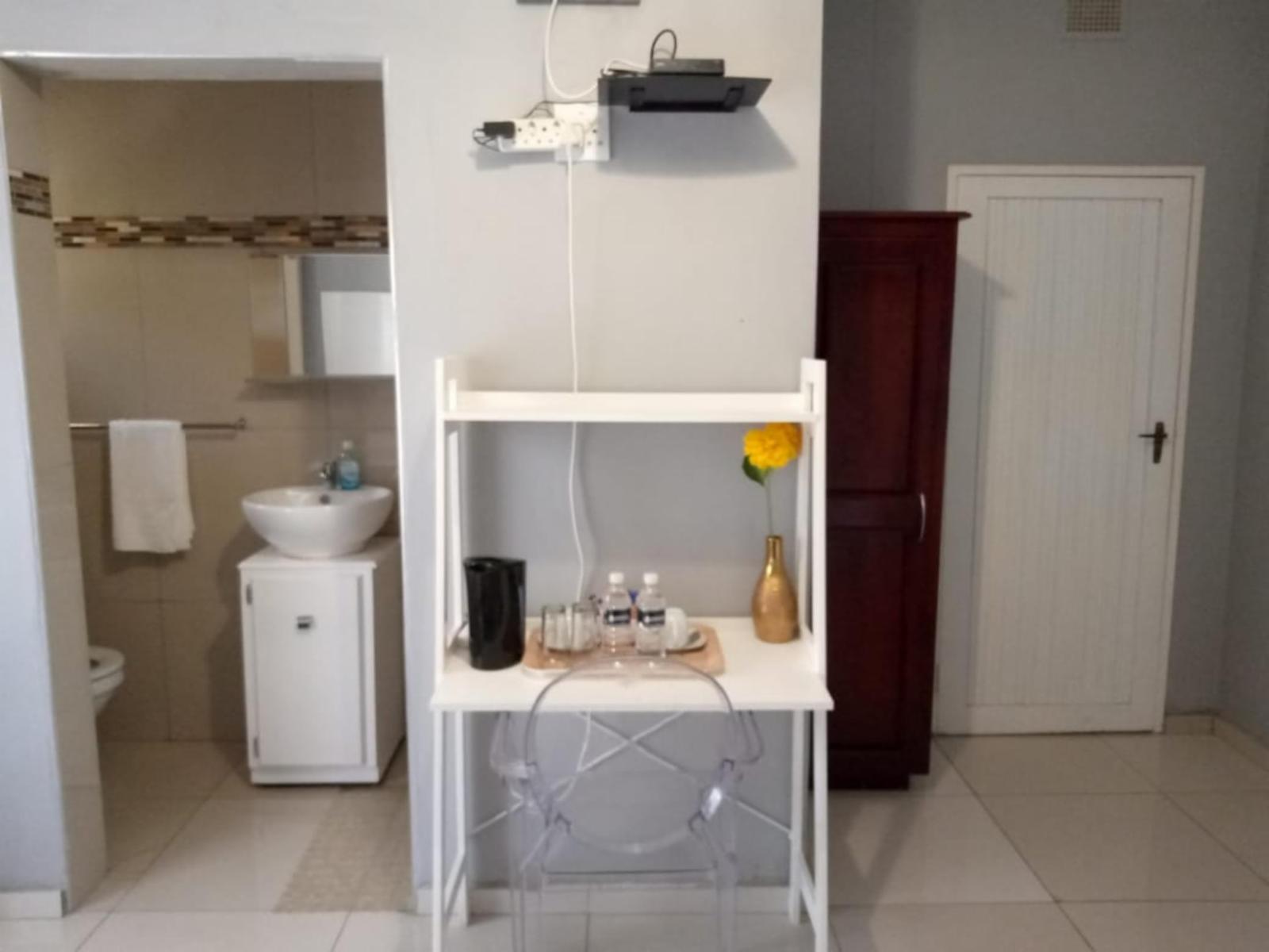 Room 2 — Coffee/tea facilities