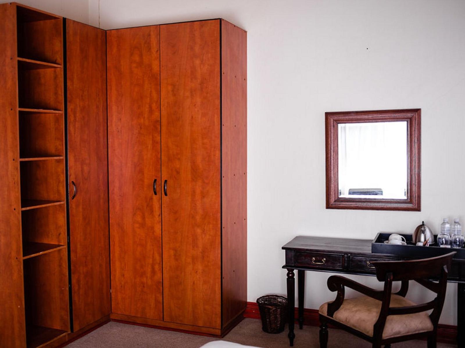 Room 1 — Decorative detail