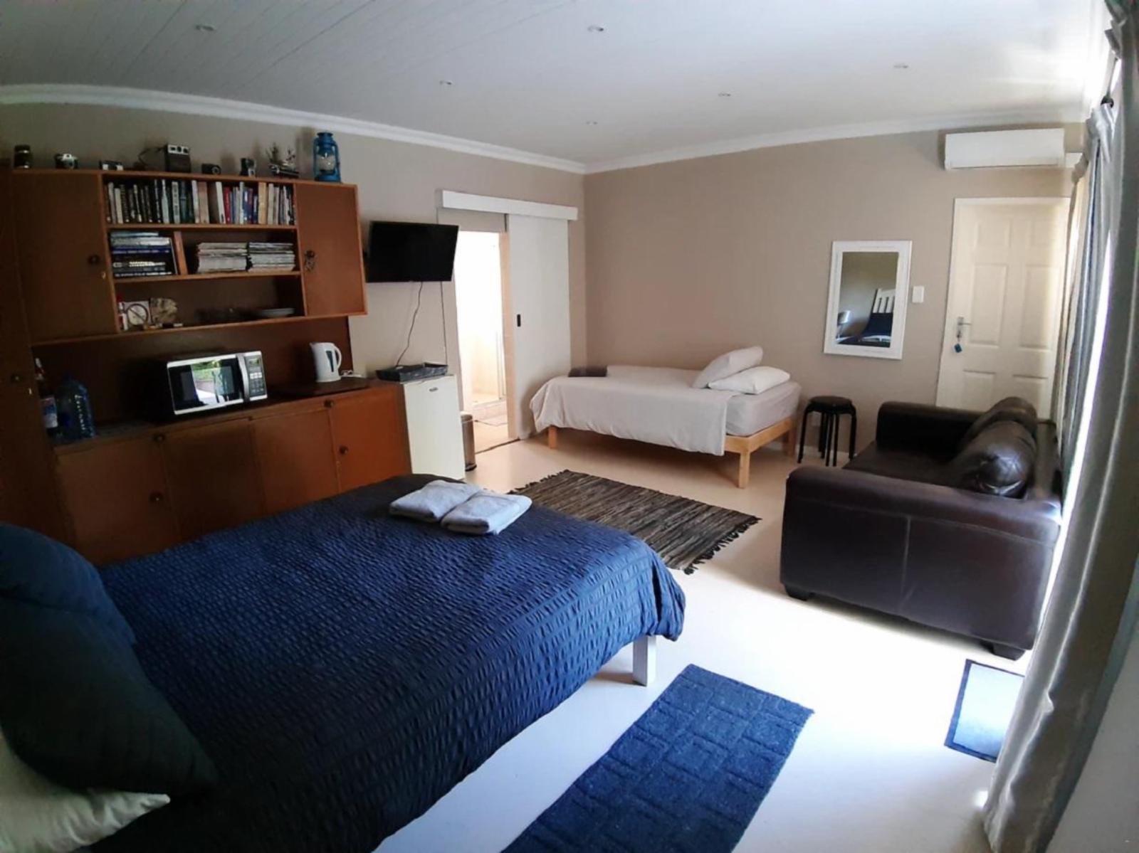 Room 1 — Photo of the whole room