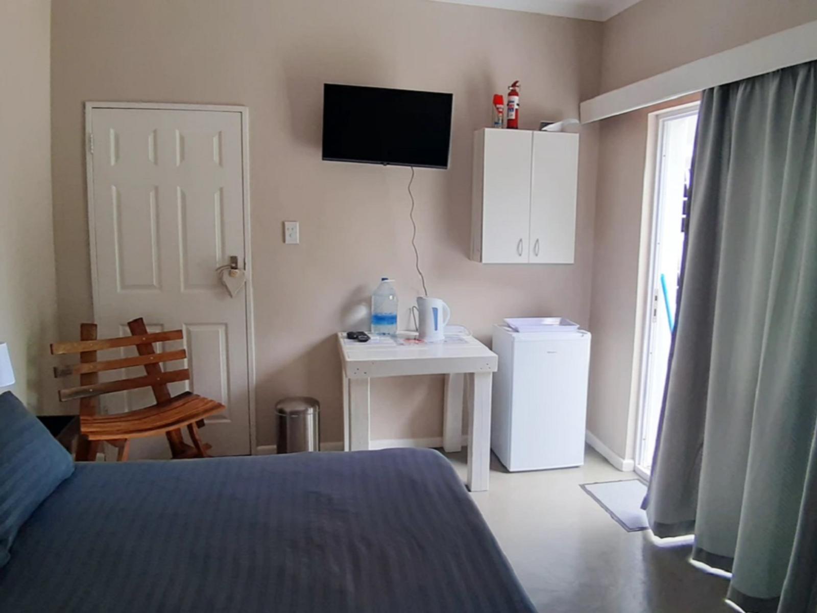 Room 2 — Photo of the whole room