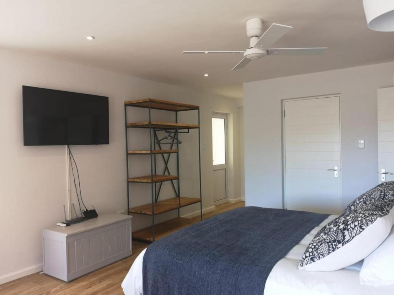 Room 1 — Photo of the whole room