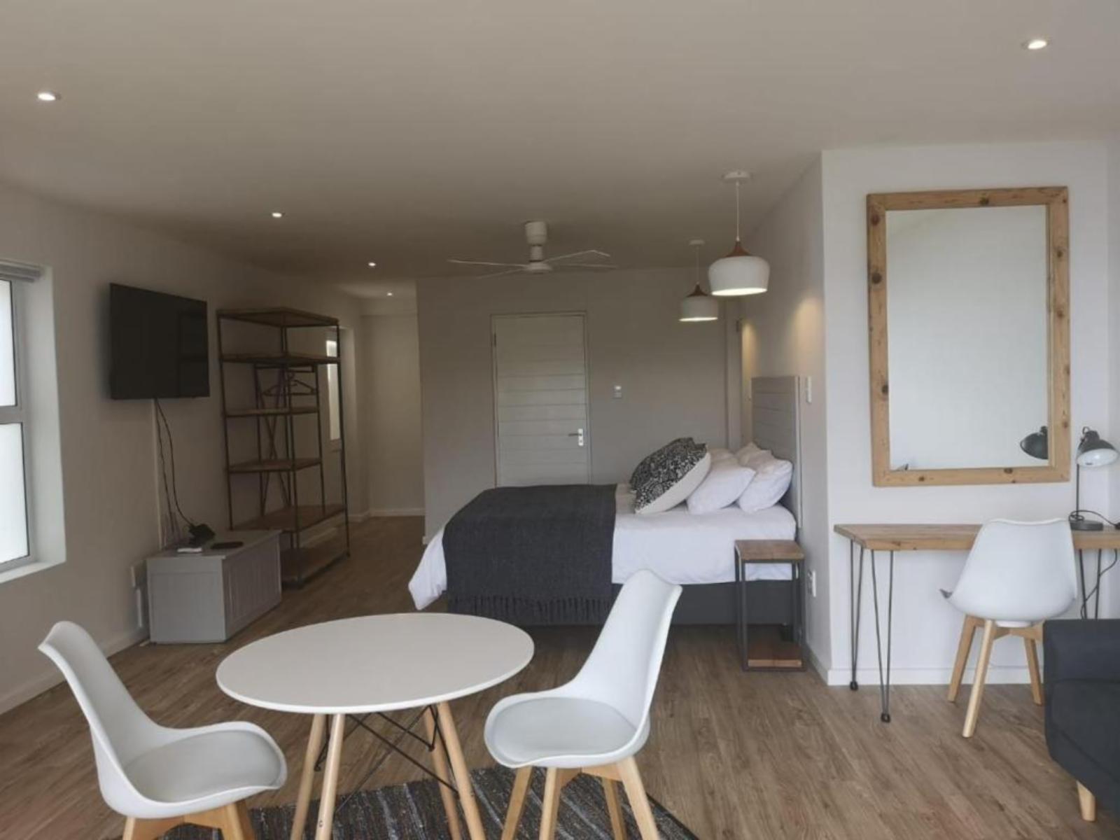 Room 1 — Photo of the whole room