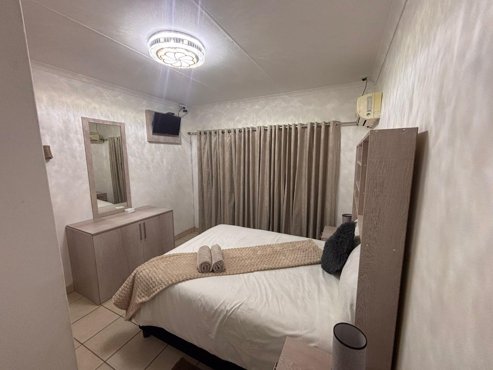 Room 3 — Photo of the whole room