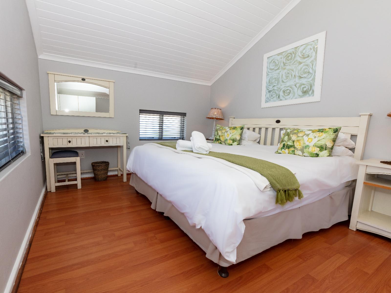 Room 1 — Photo of the whole room