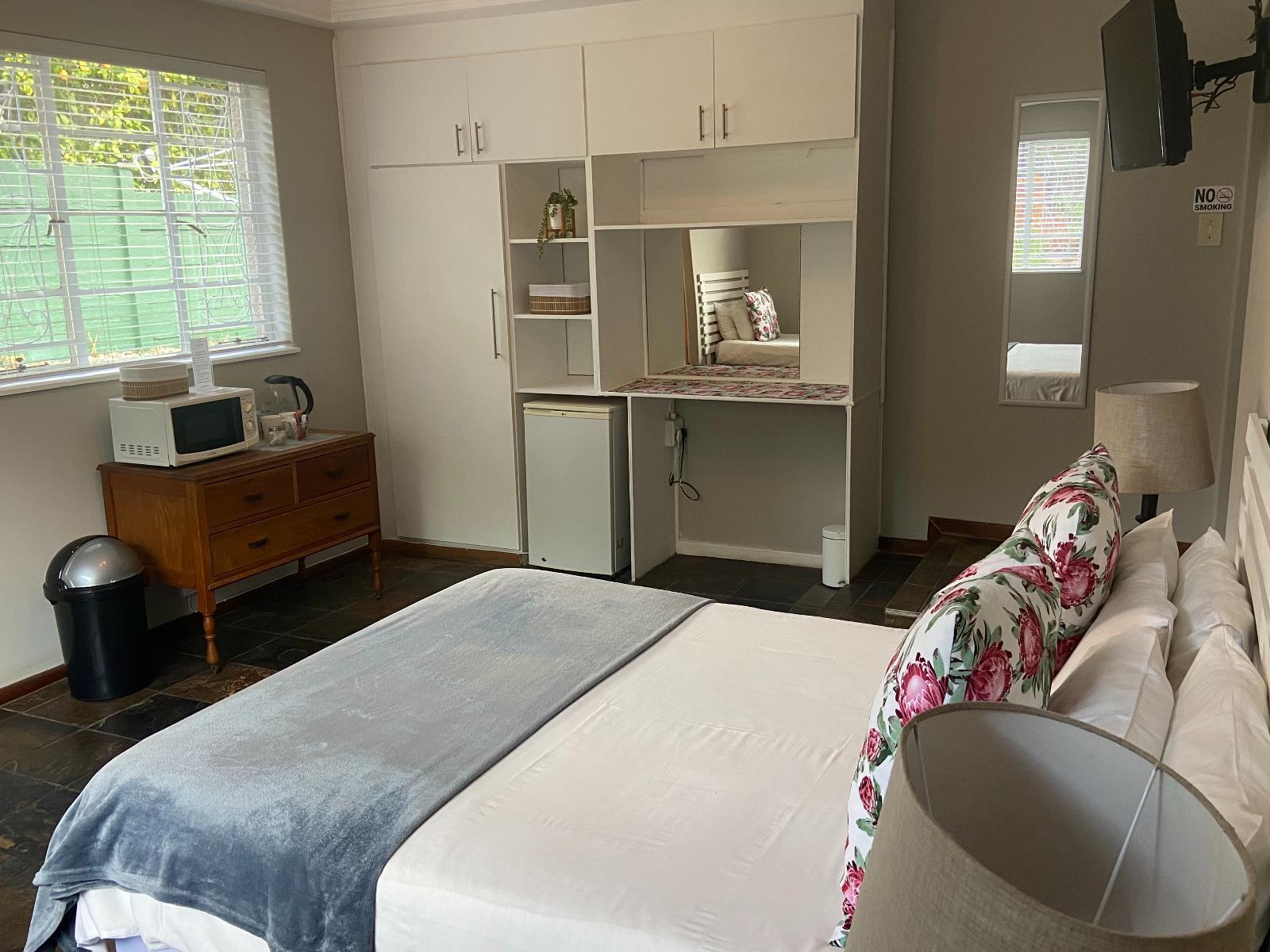 Room 2 — Photo of the whole room