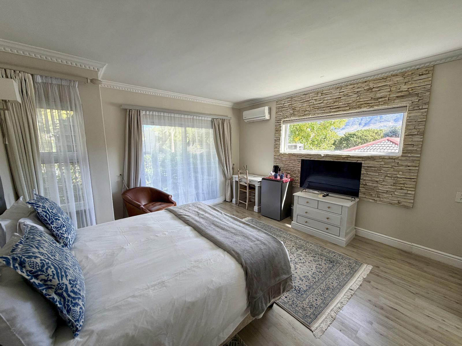 Room 2 — Photo of the whole room