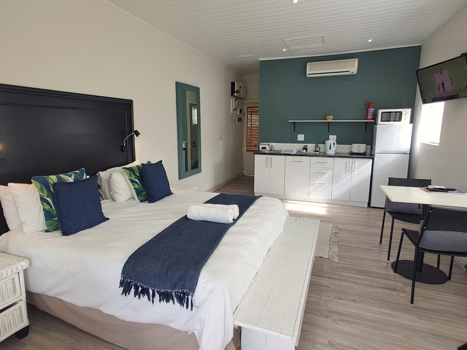 Room 1 — Photo of the whole room