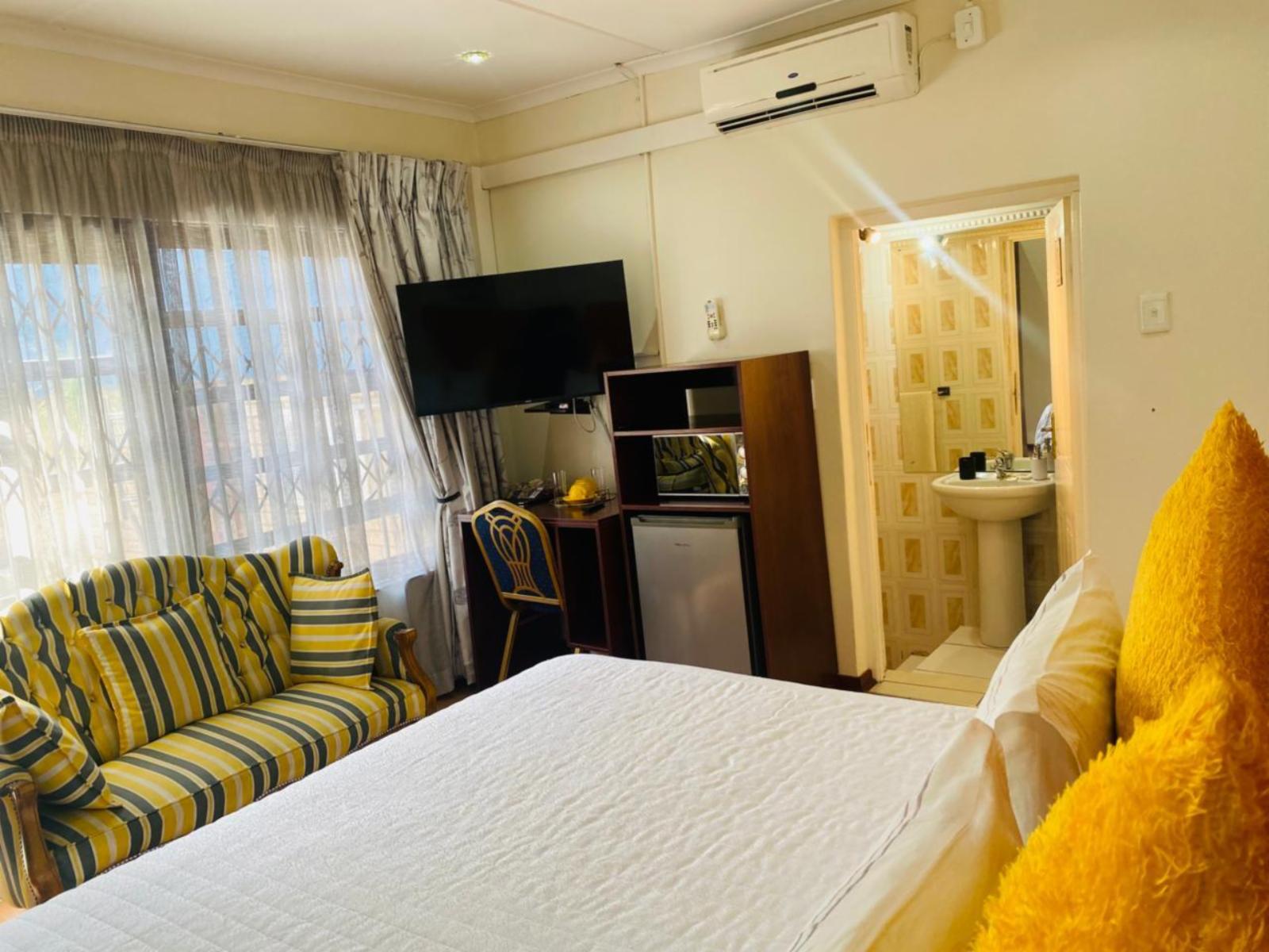 Room 1 — Photo of the whole room