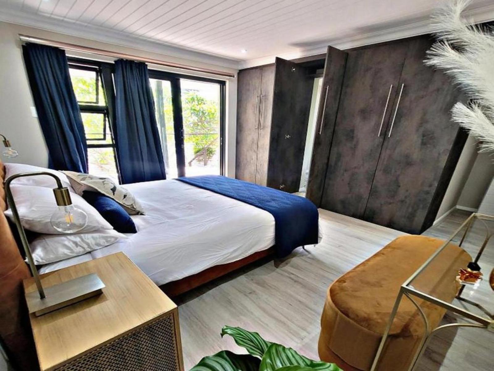 Room 1 — Photo of the whole room