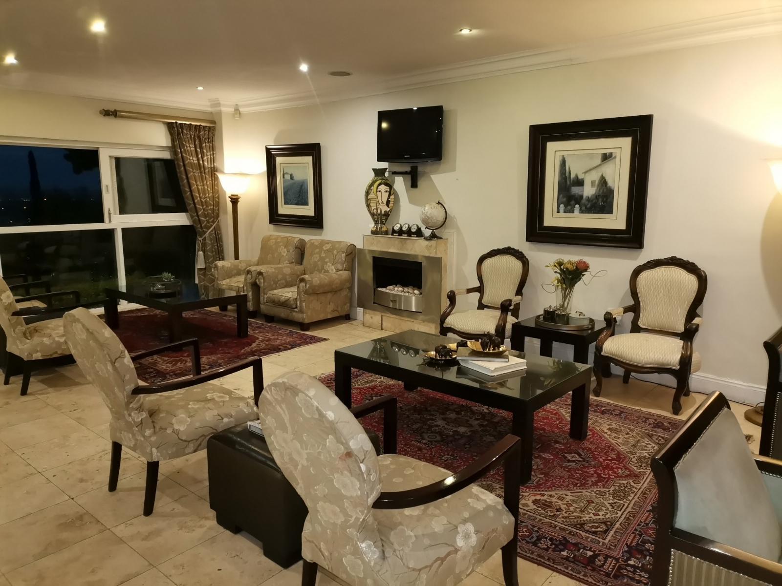 Communal lounge/ TV room