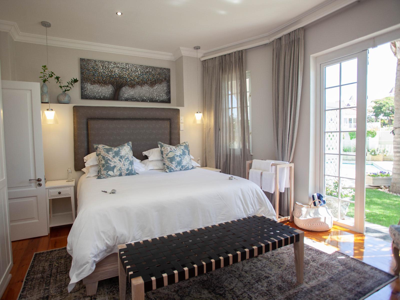 Room 1 — Photo of the whole room