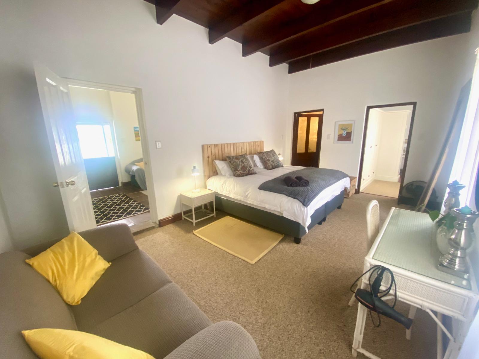 Room 1 — Photo of the whole room