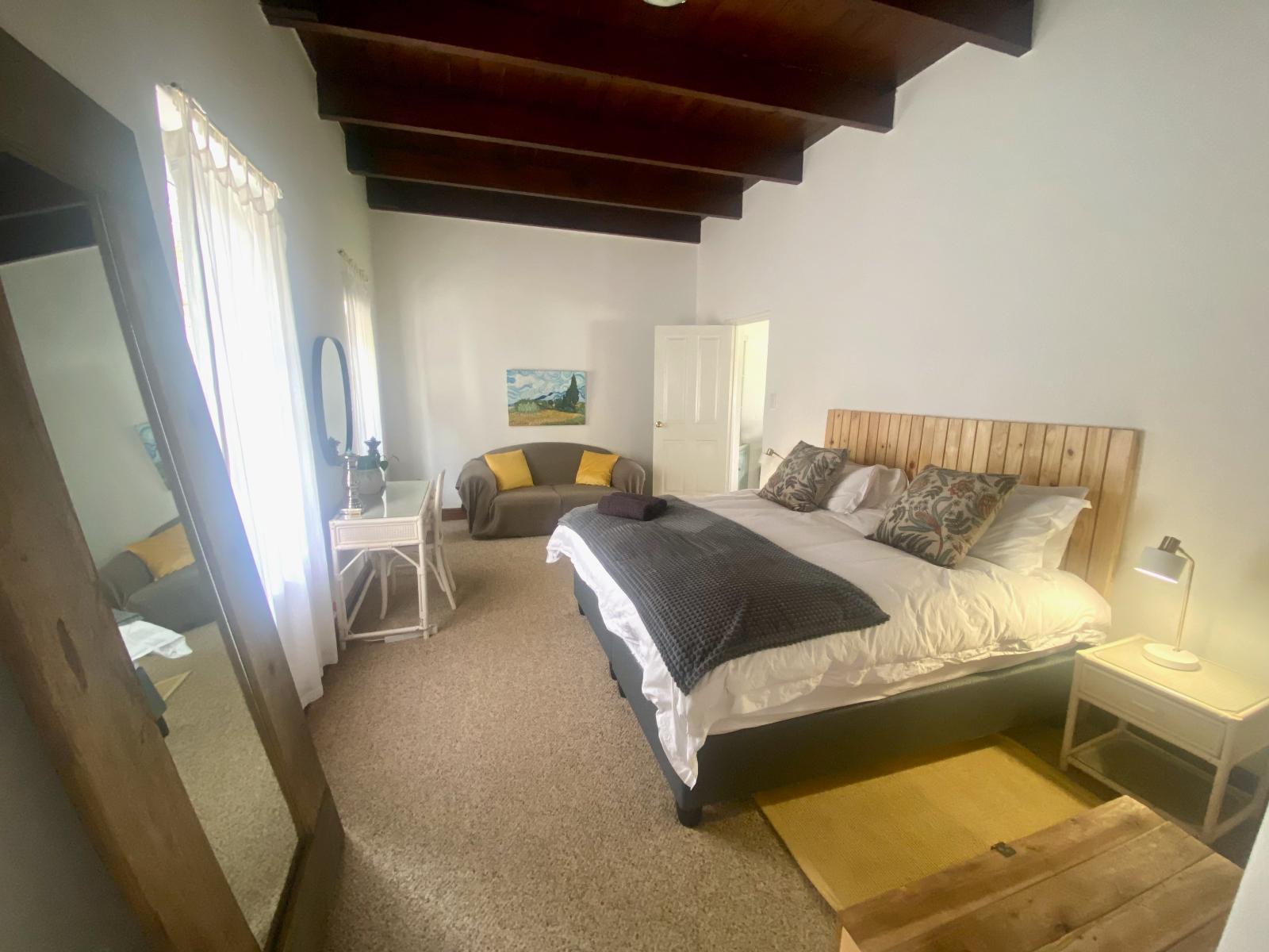 Room 1 — Photo of the whole room