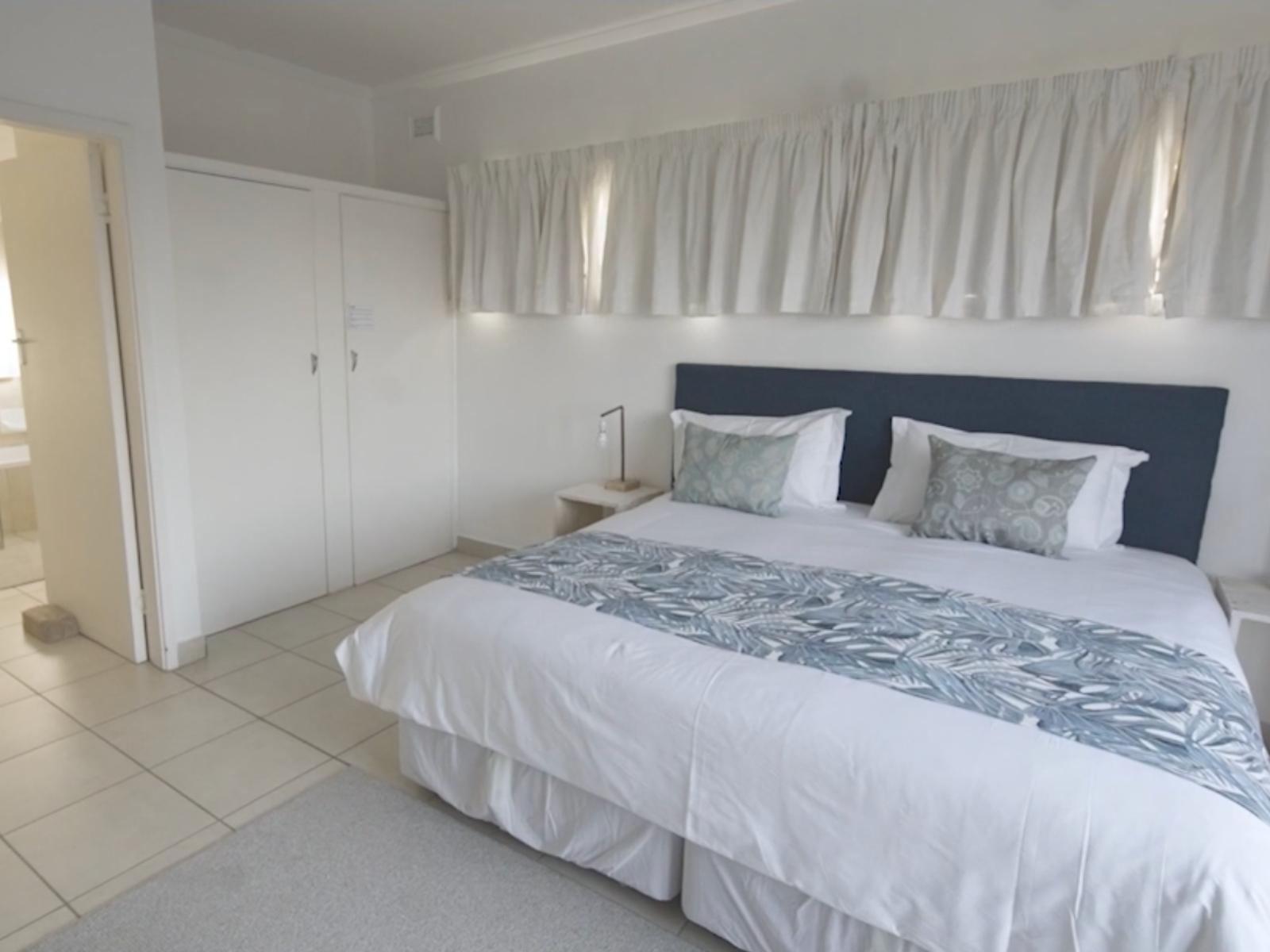 Room 2 — Photo of the whole room