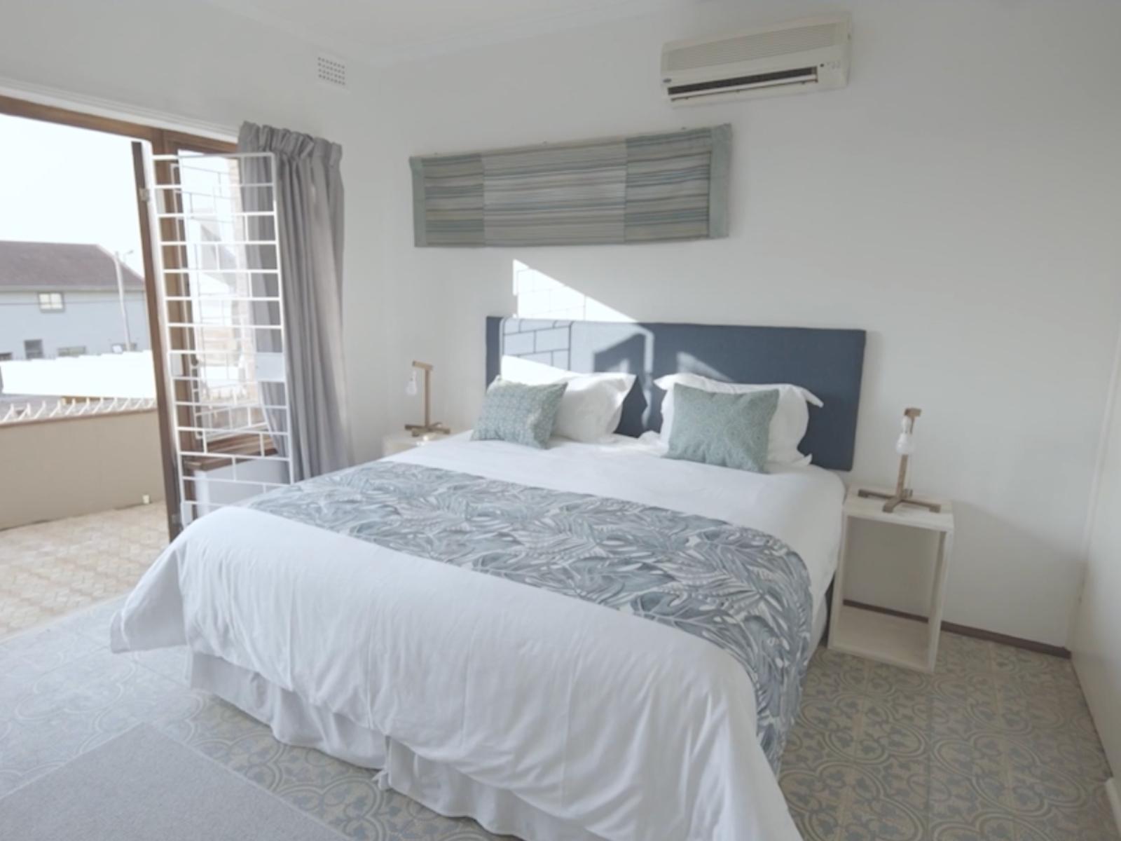 Room 2 — Photo of the whole room