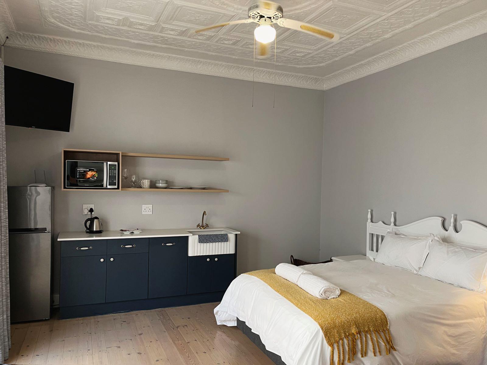 Room 2 — Photo of the whole room