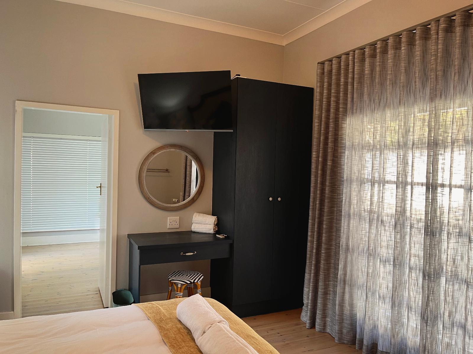 Room 1 — Photo of the whole room