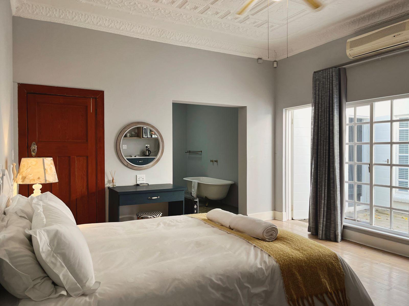 Room 2 — Photo of the whole room