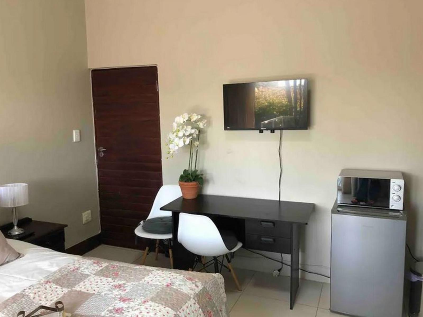 Room 1 — Photo of the whole room