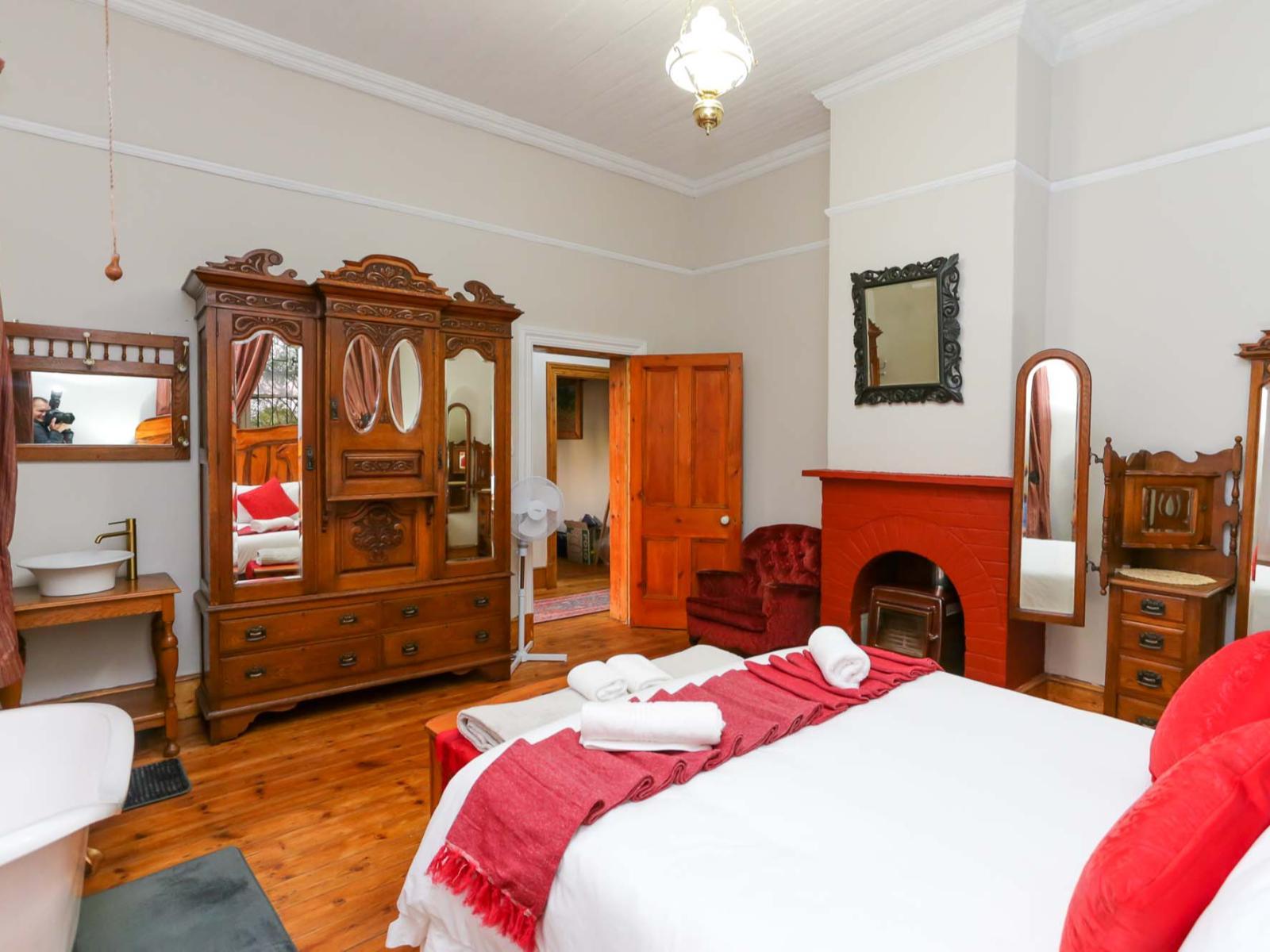 Room 1 — Photo of the whole room