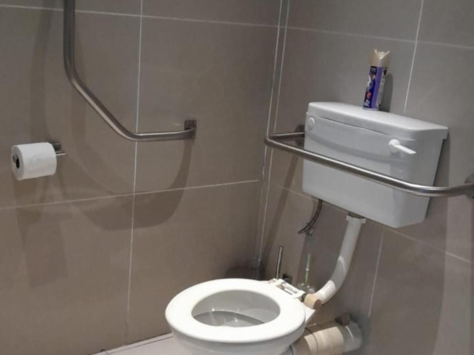 Room 10 — Bathroom