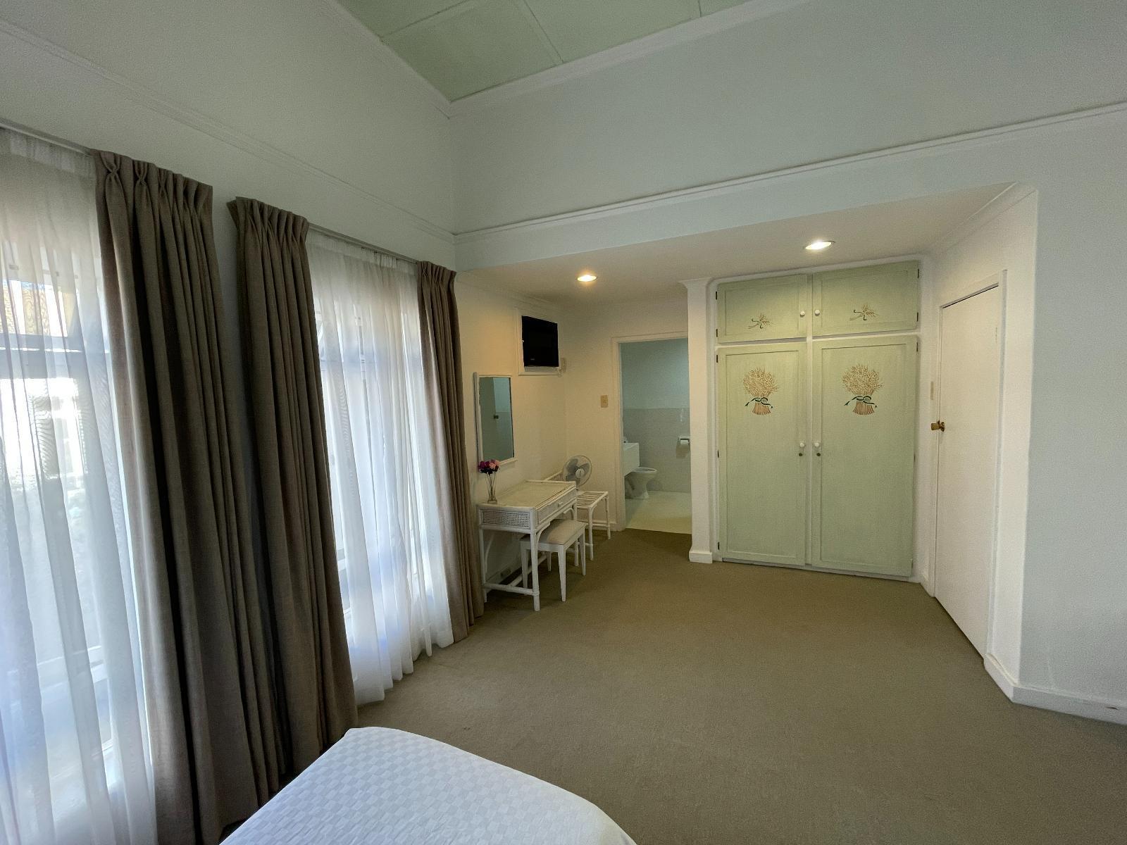 Room 1 — Photo of the whole room