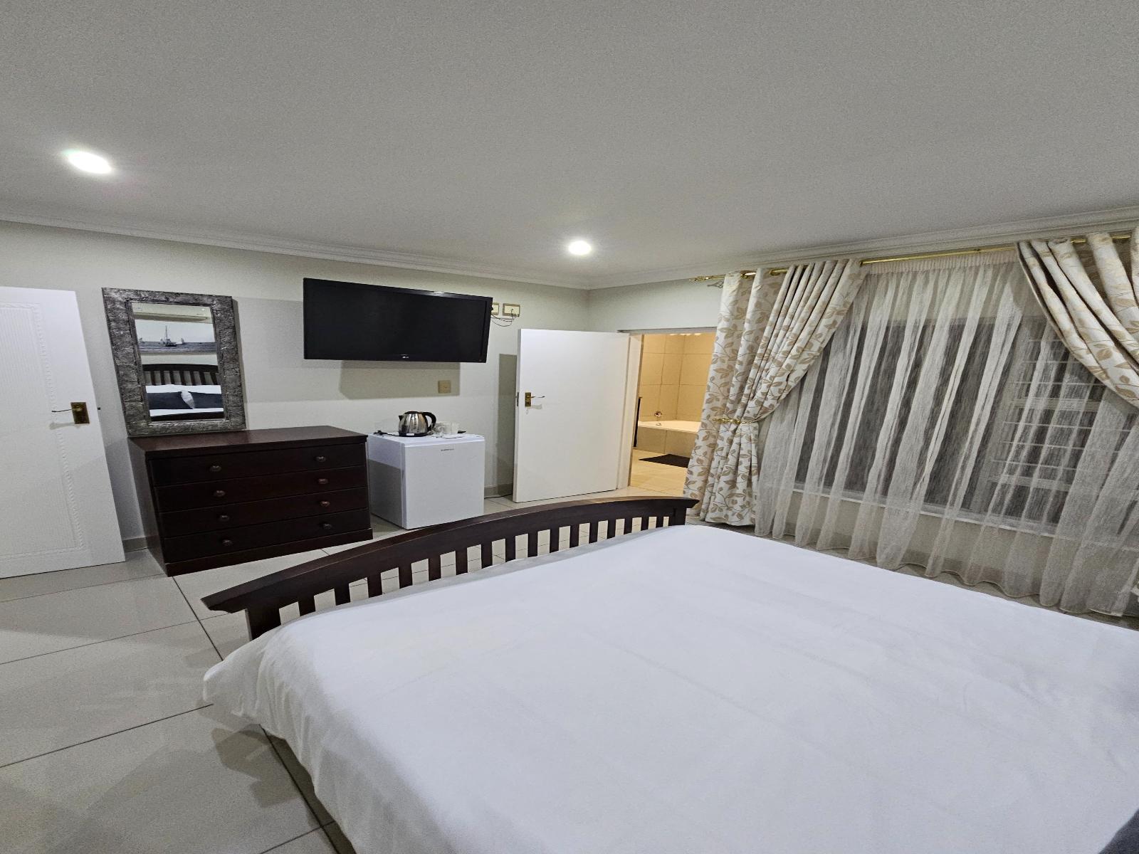 Room 2 — Photo of the whole room