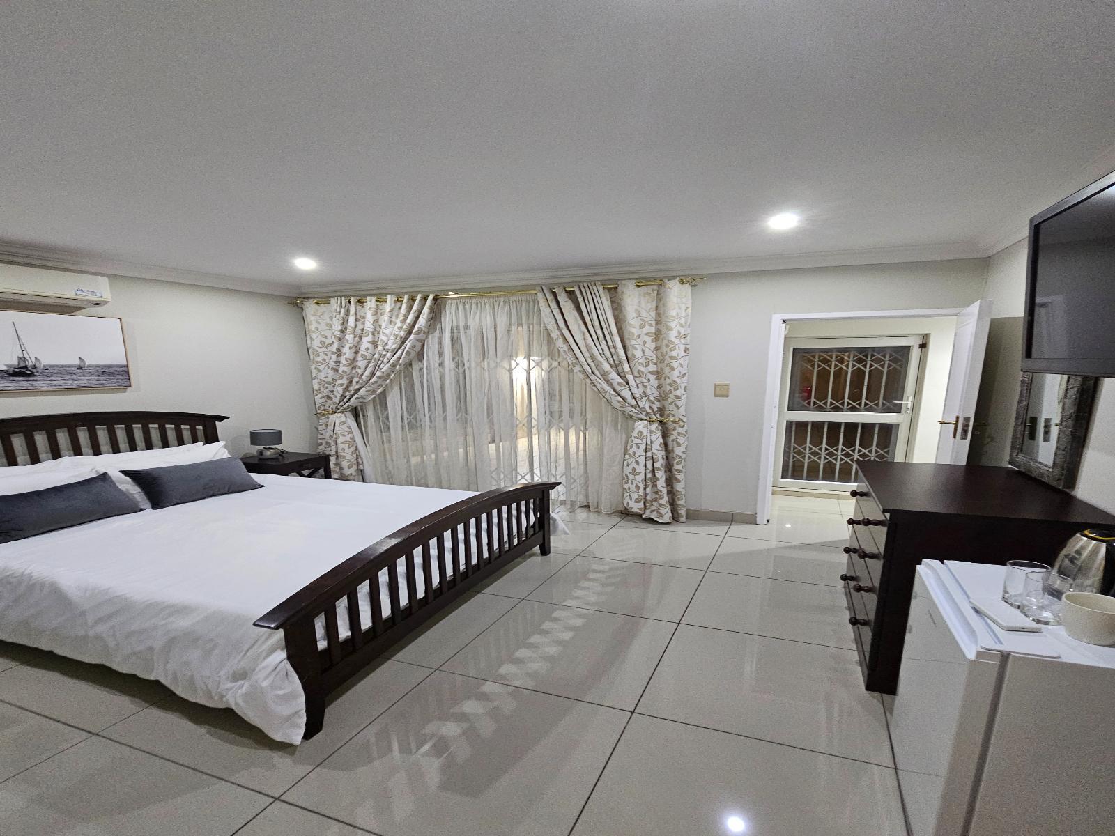 Room 3 — Photo of the whole room