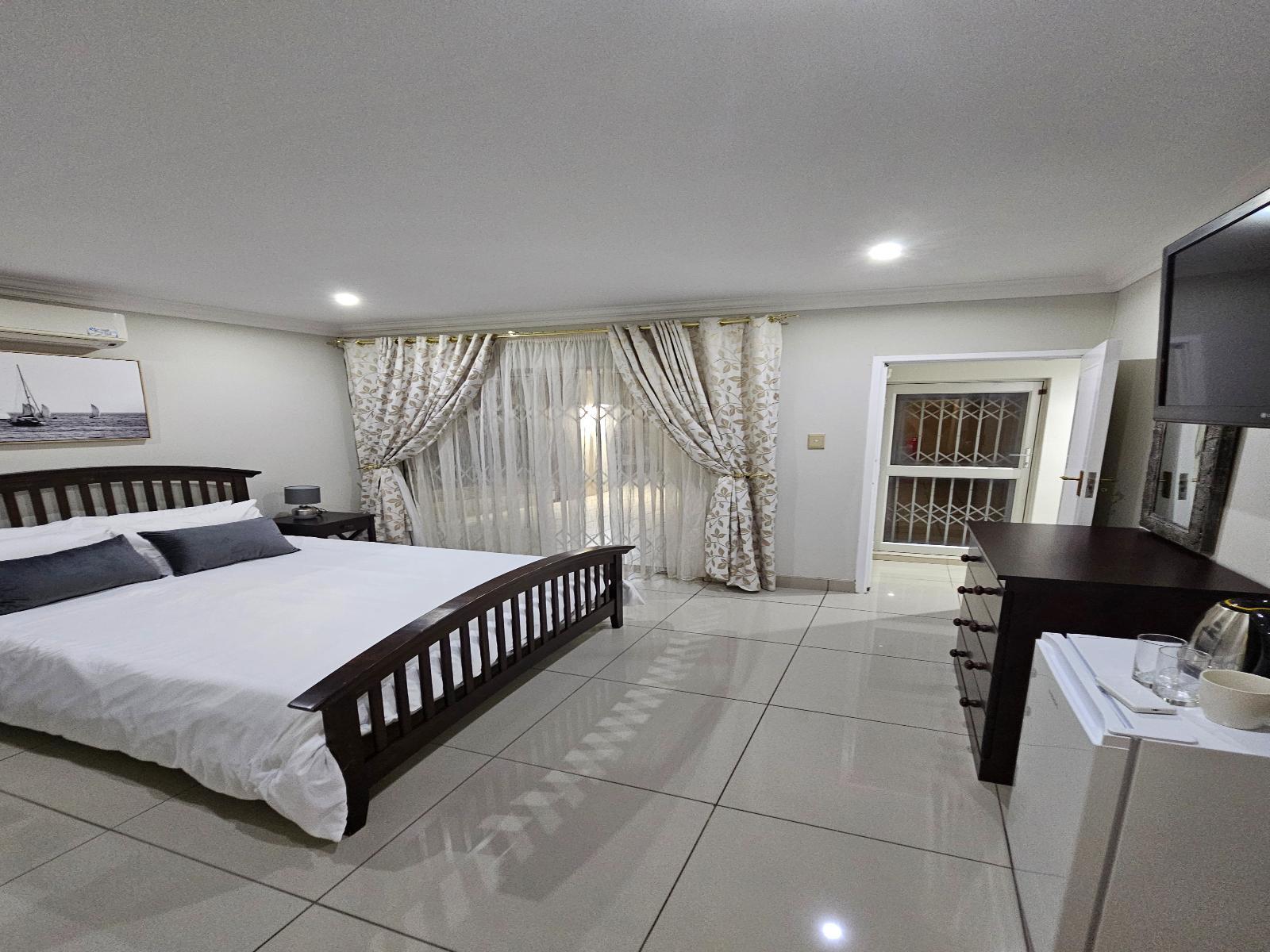 Room 2 — Photo of the whole room