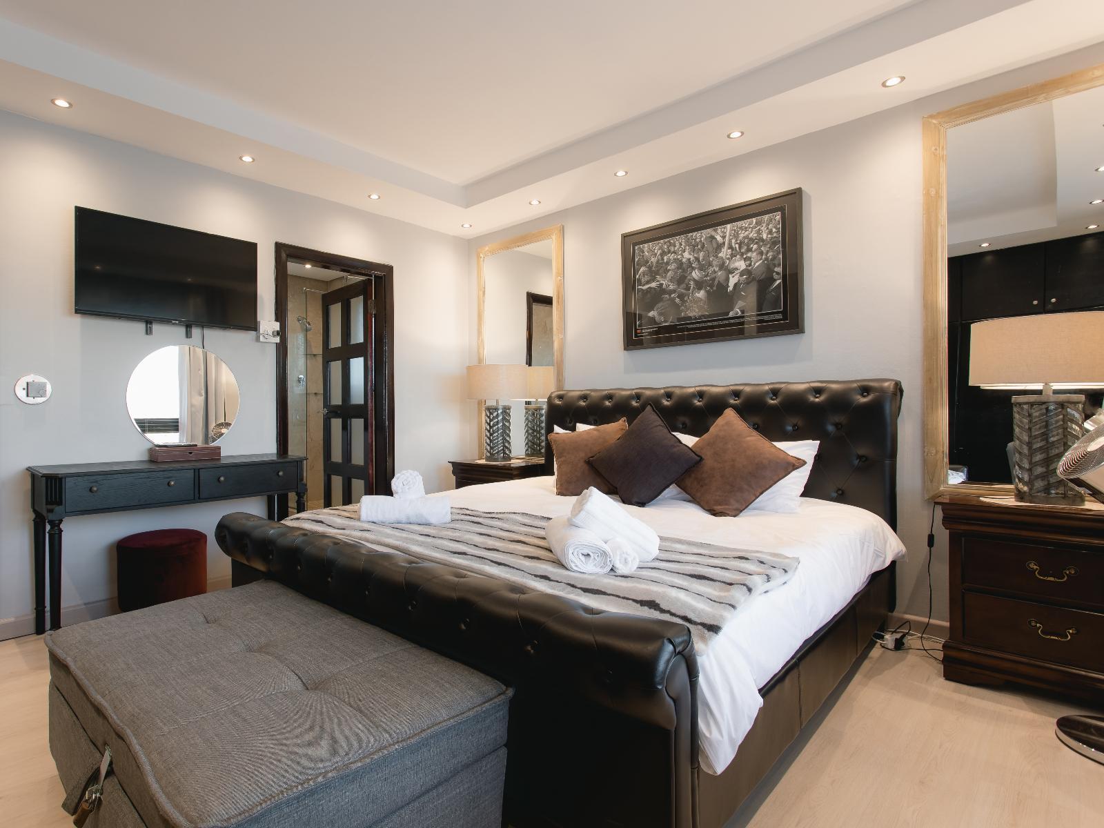 Room 1 — Photo of the whole room