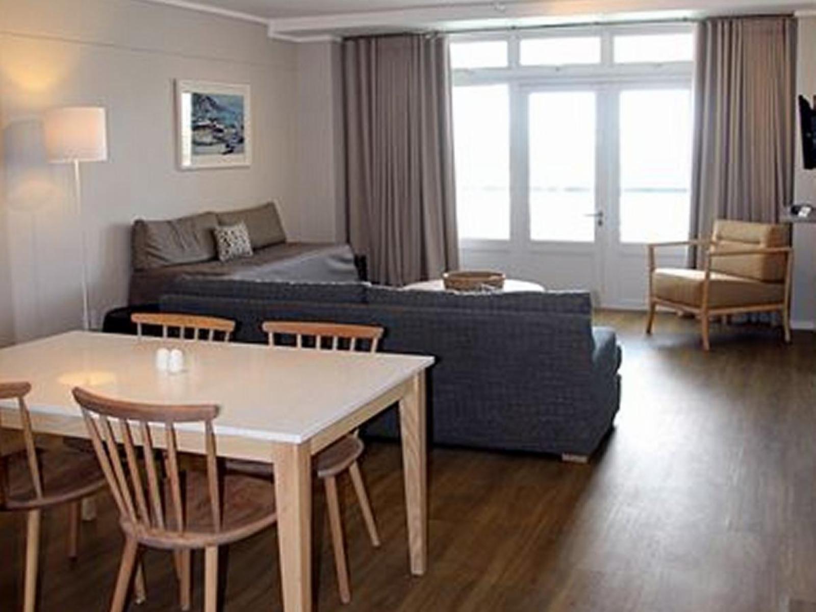 Room 2 — Photo of the whole room