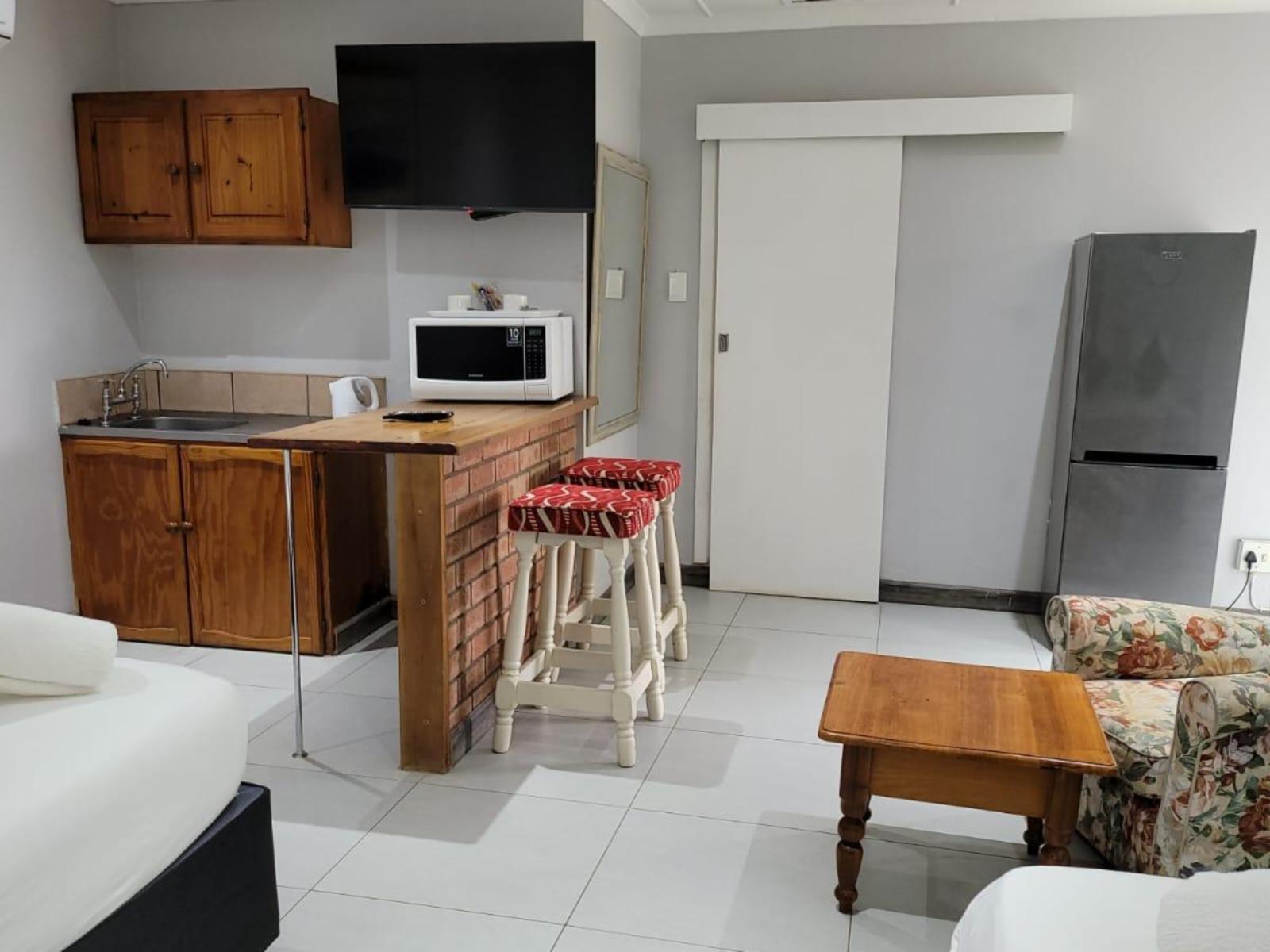 Room 2 — Photo of the whole room