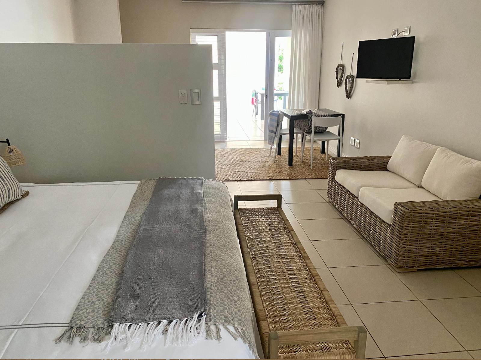 Room 2 — Photo of the whole room