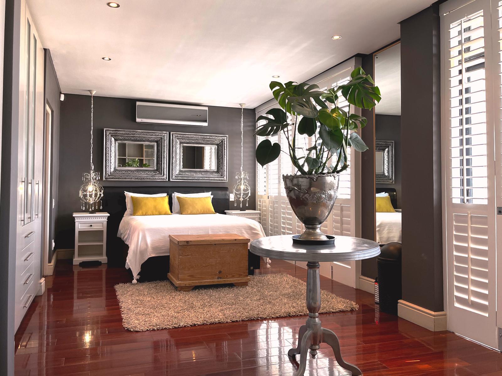Room 1 — Photo of the whole room