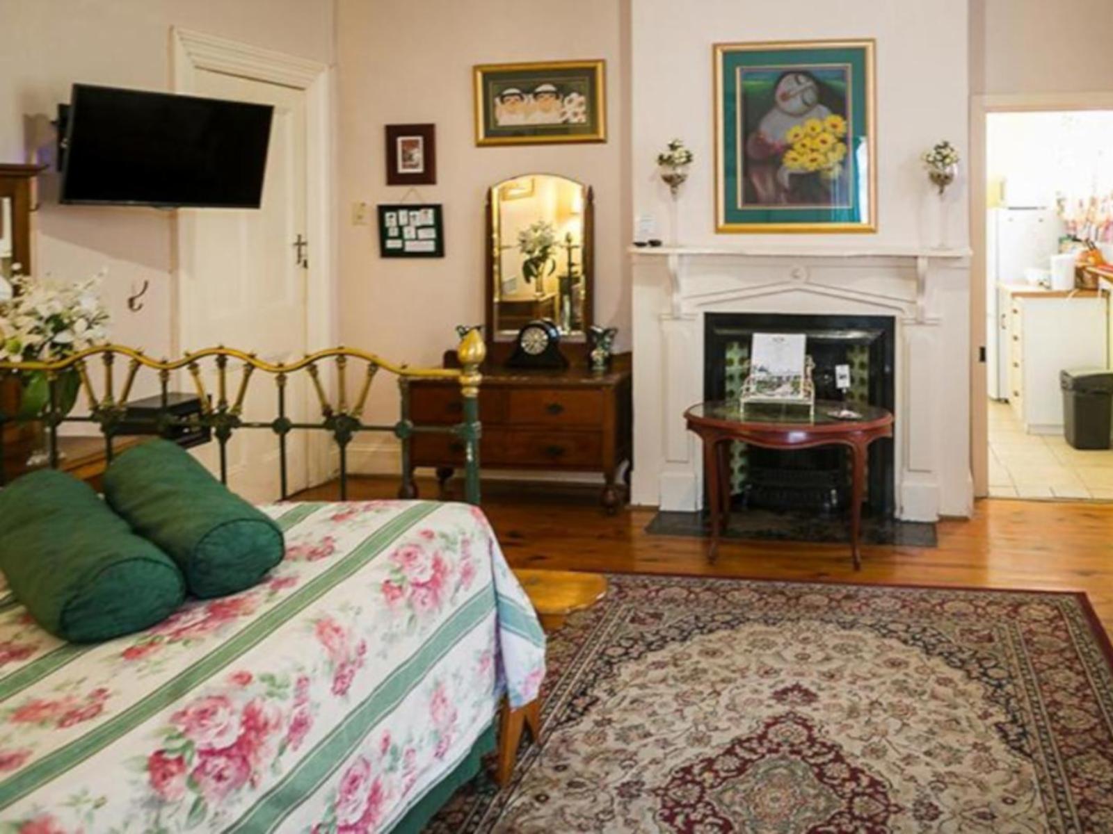 Room 2 — Photo of the whole room