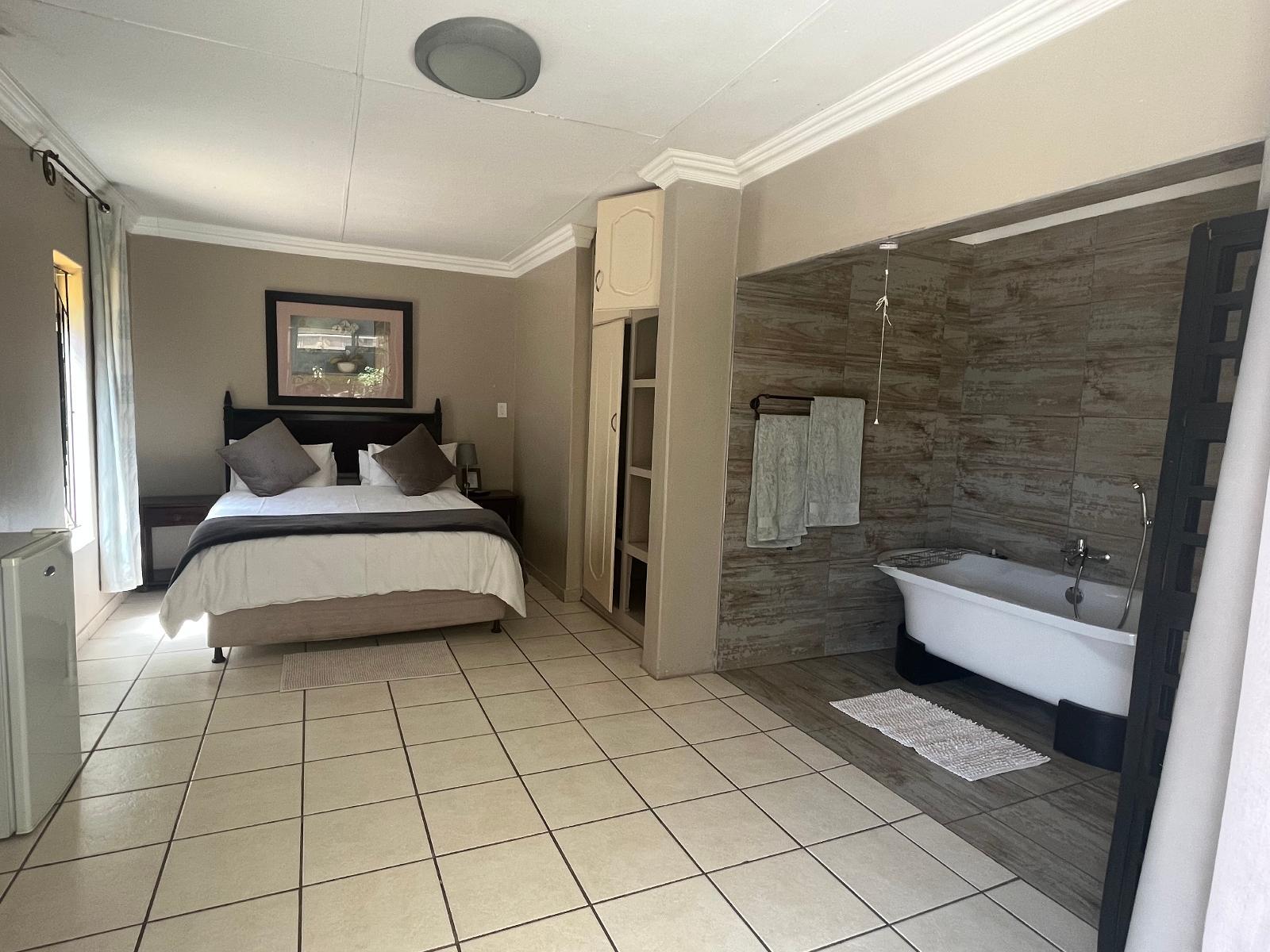 Room 1 — Photo of the whole room