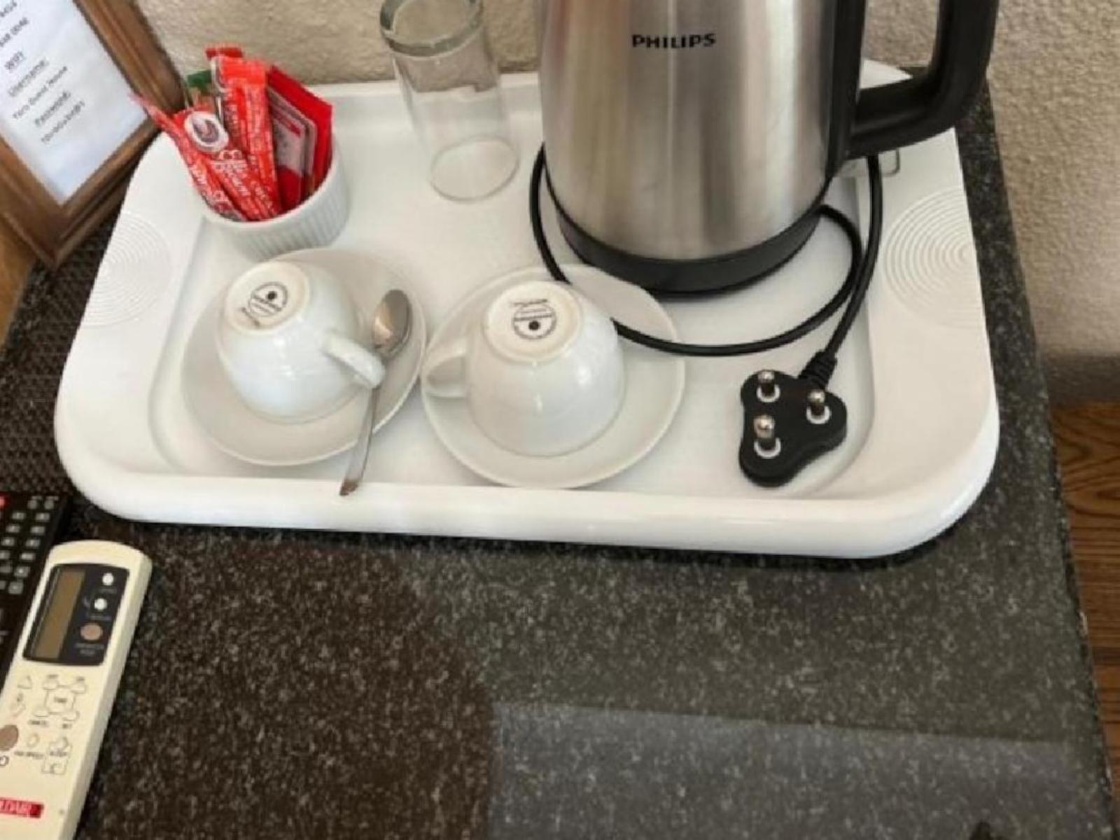 Room 1 — Coffee/tea facilities
