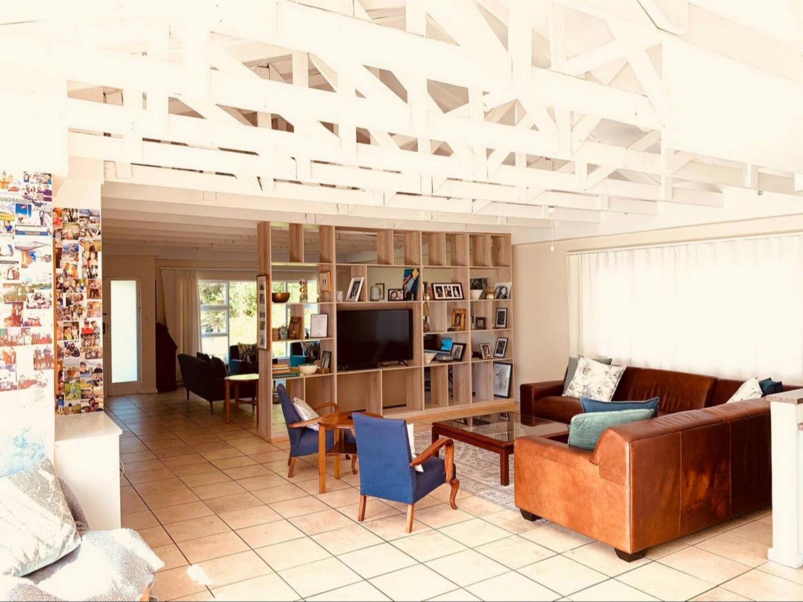 Room 1 — TV and multimedia