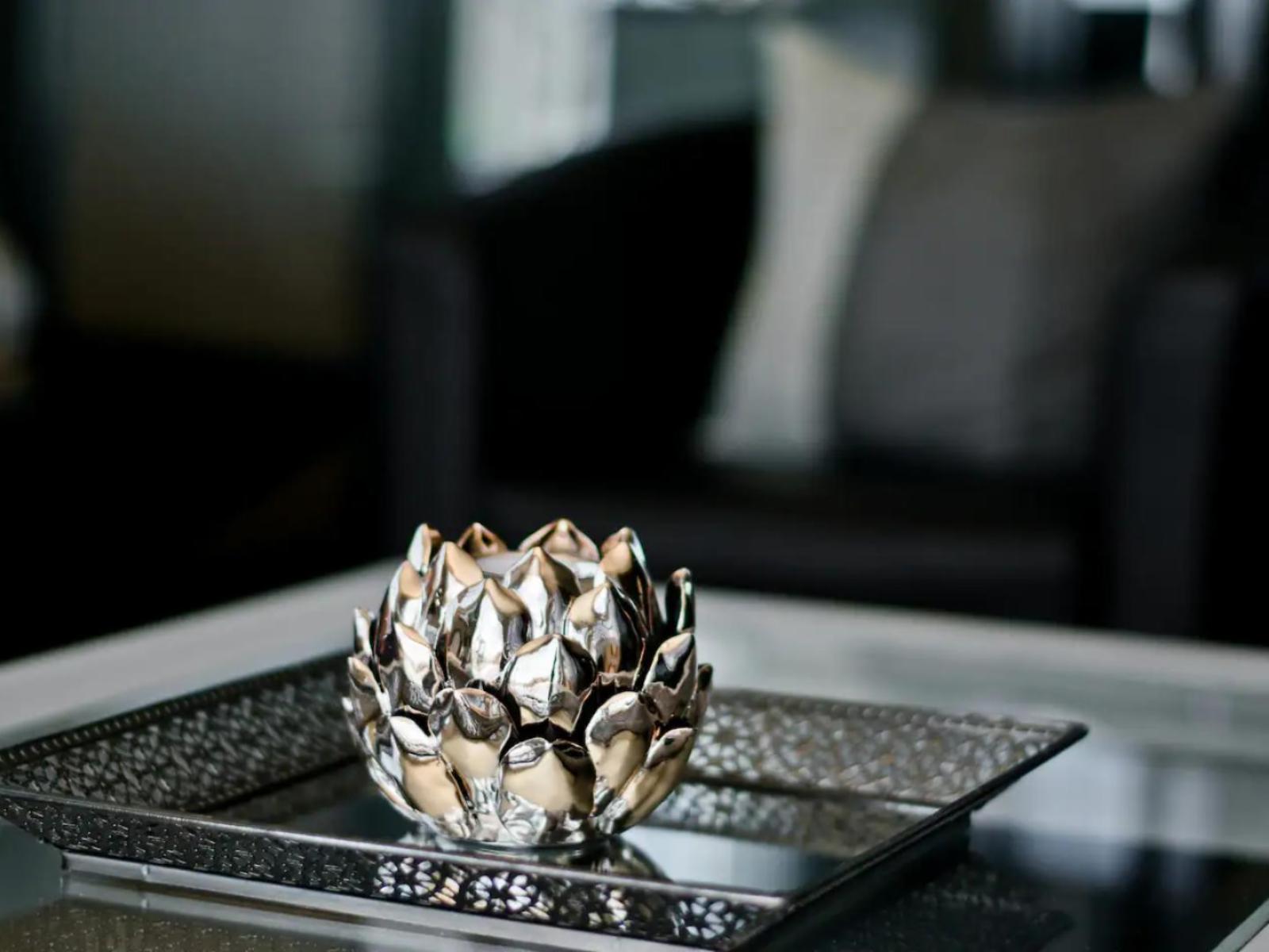 Room 1 — Decorative detail