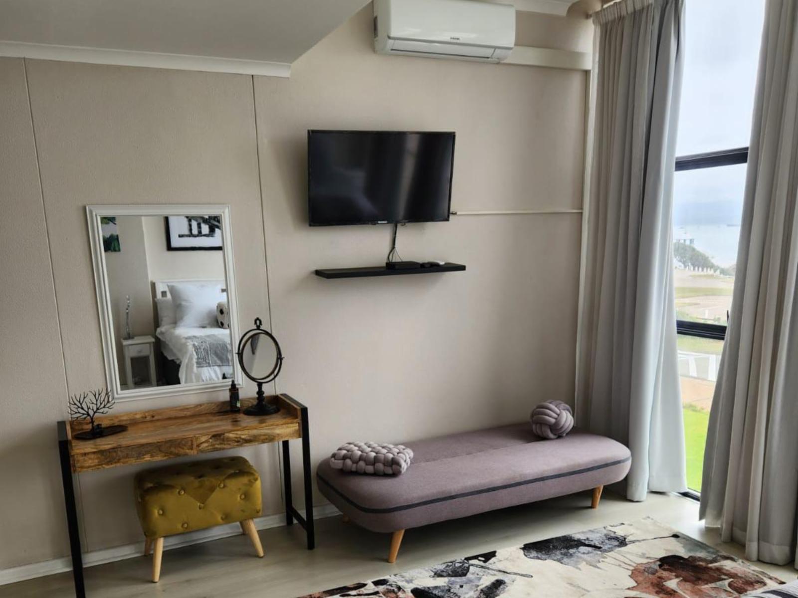 Room 1 — Photo of the whole room