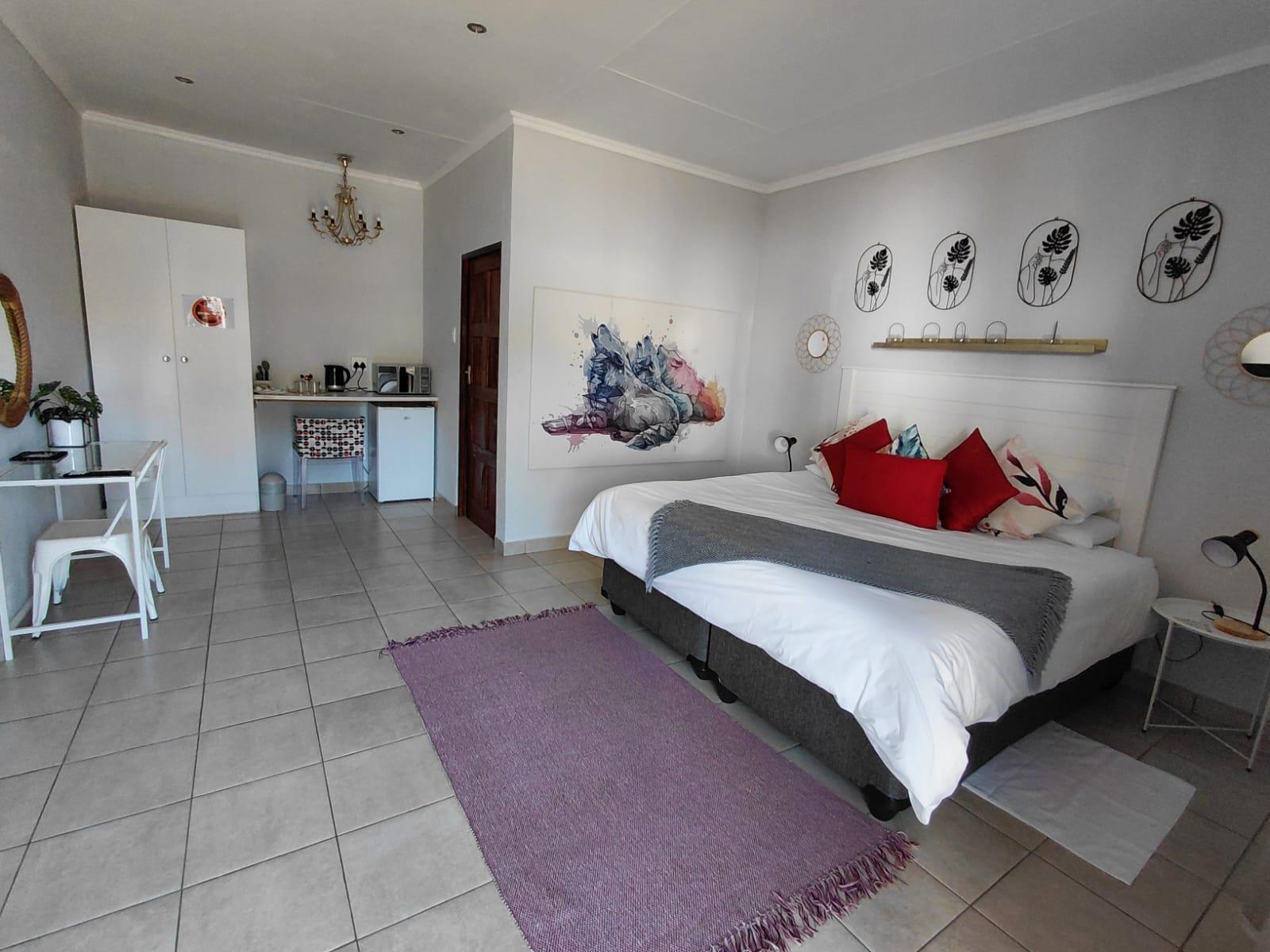 Room 2 — Photo of the whole room