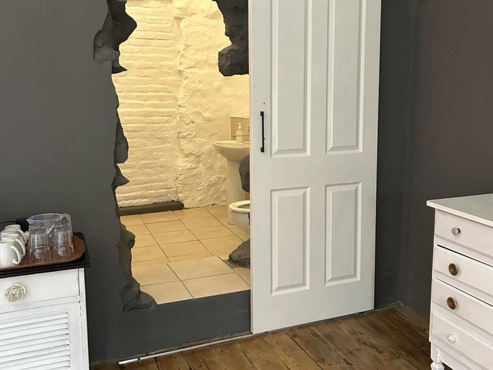 Room 3 — Decorative detail