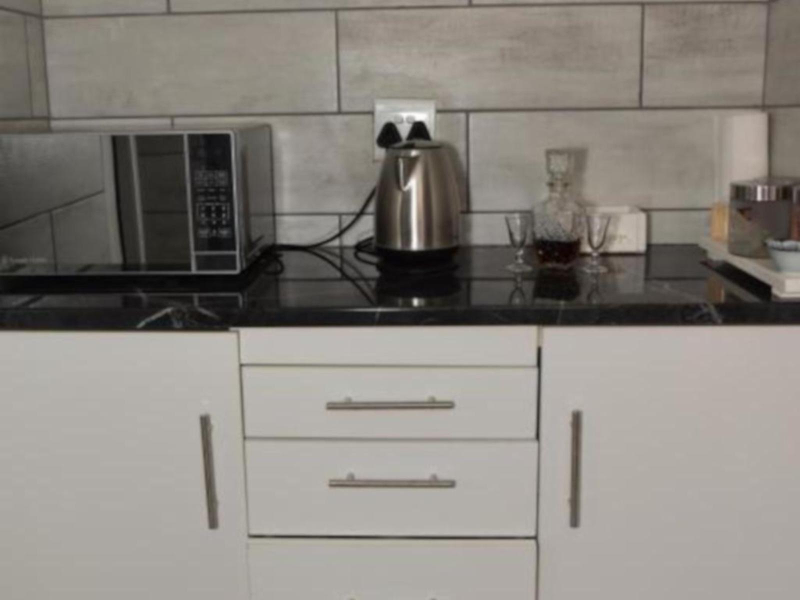 Room 6 — Coffee/tea facilities