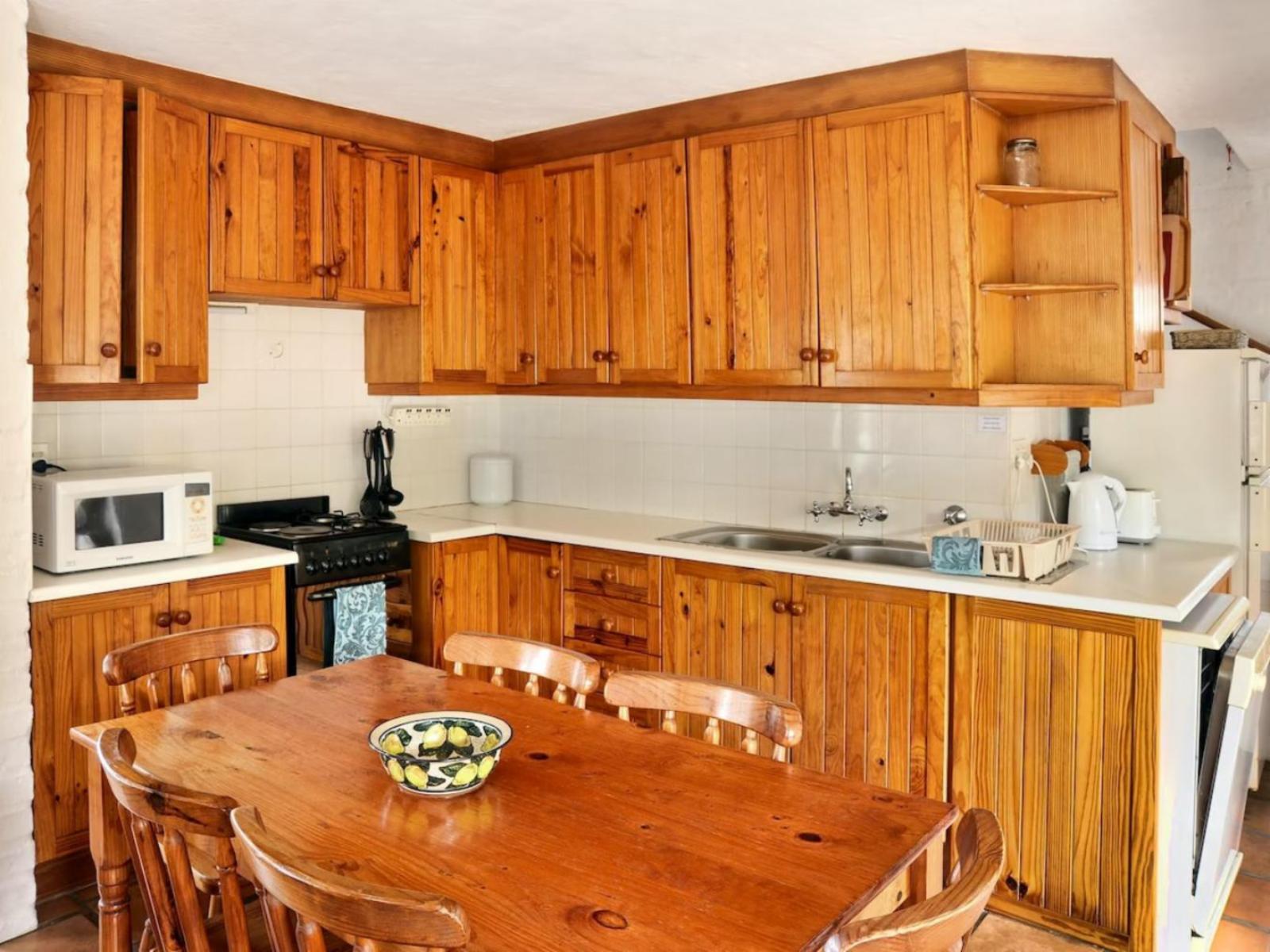 Room 1 — Kitchenette
