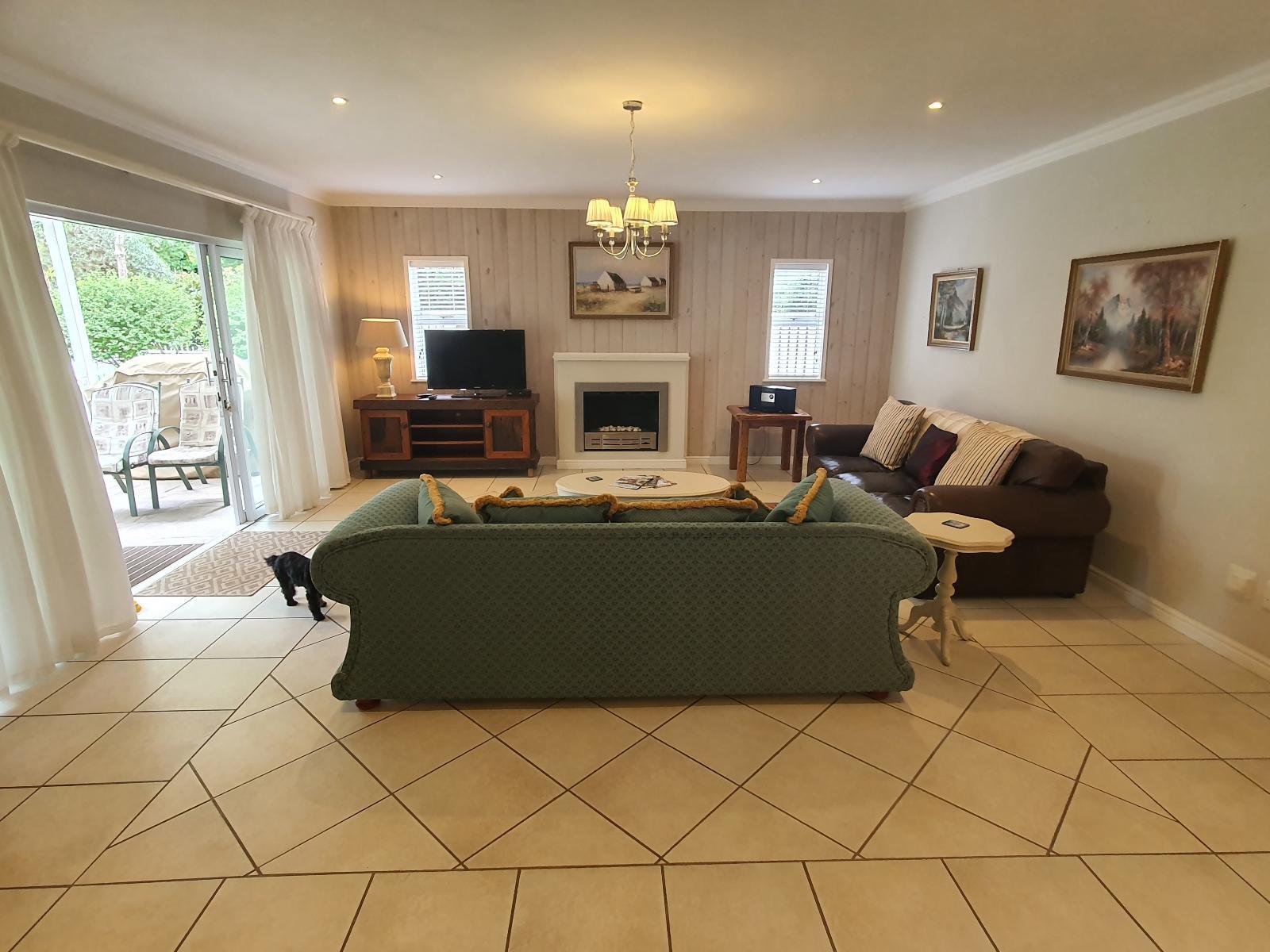 Communal lounge/ TV room