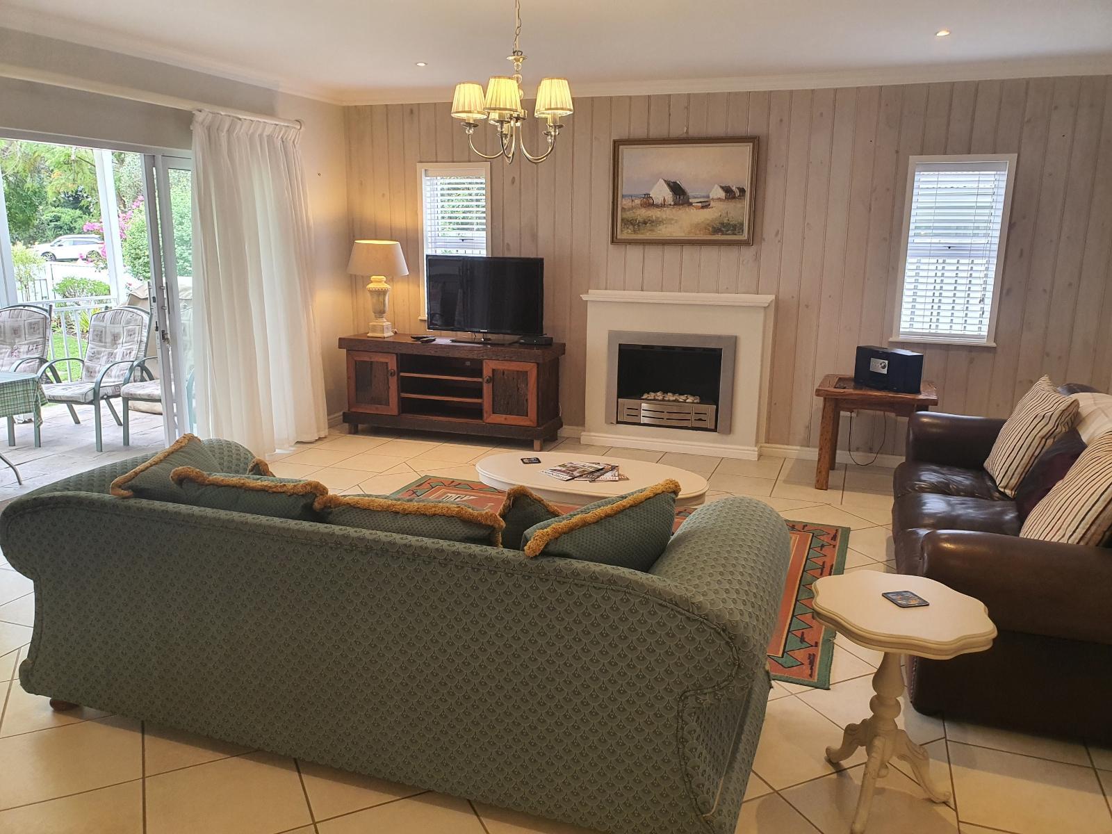Communal lounge/ TV room