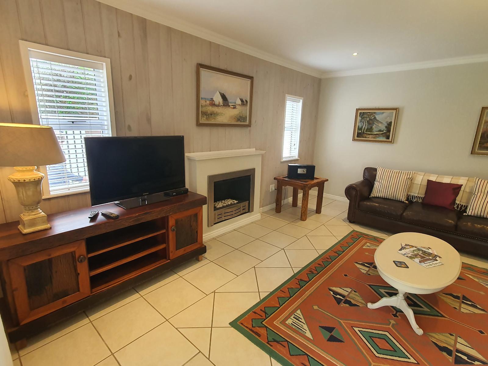 Communal lounge/ TV room