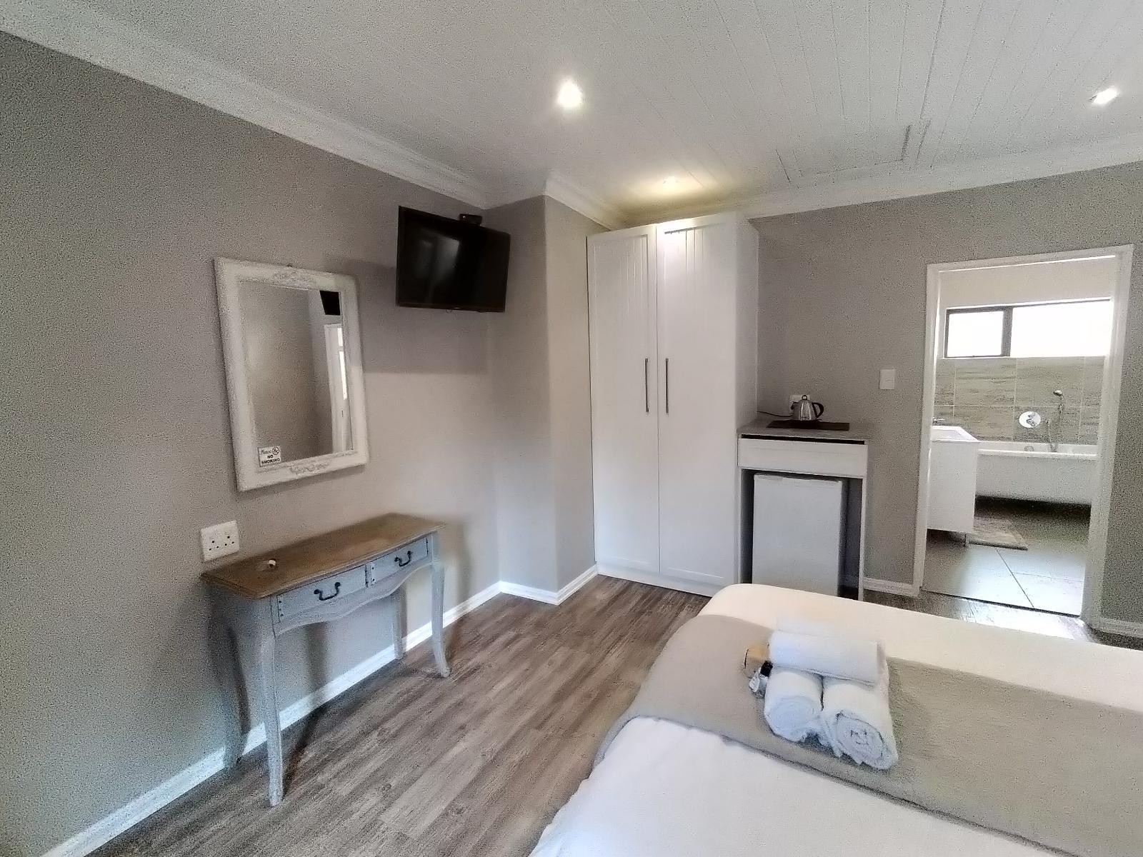 Room 2 — Photo of the whole room